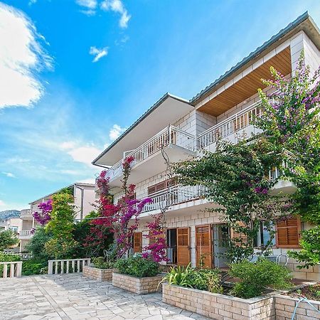 Apartments And Rooms By The Sea Brela, Makarska - 2752 Dış mekan fotoğraf