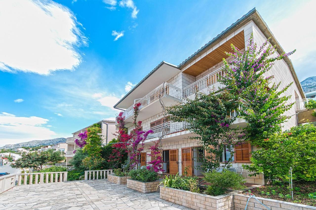 Apartments And Rooms By The Sea Brela, Makarska - 2752 Dış mekan fotoğraf