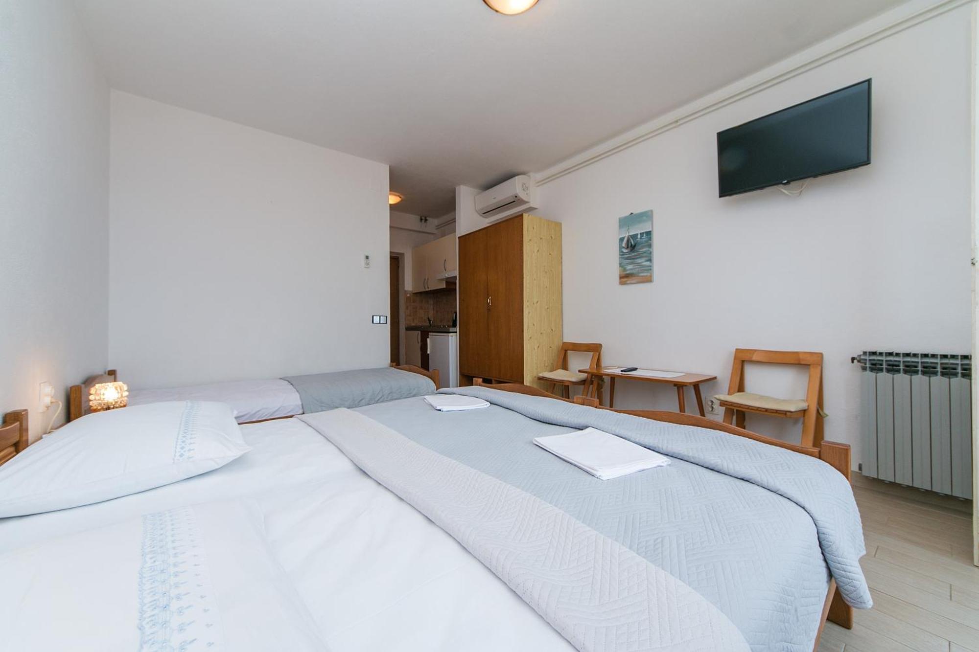 Apartments And Rooms By The Sea Brela, Makarska - 2752 Oda fotoğraf