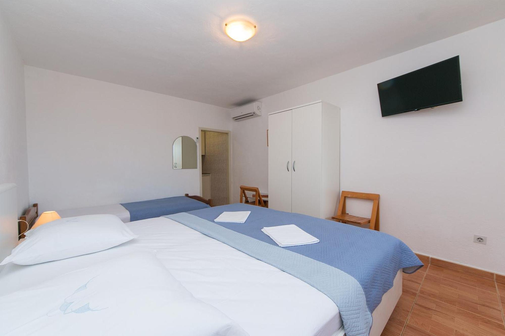 Apartments And Rooms By The Sea Brela, Makarska - 2752 Oda fotoğraf