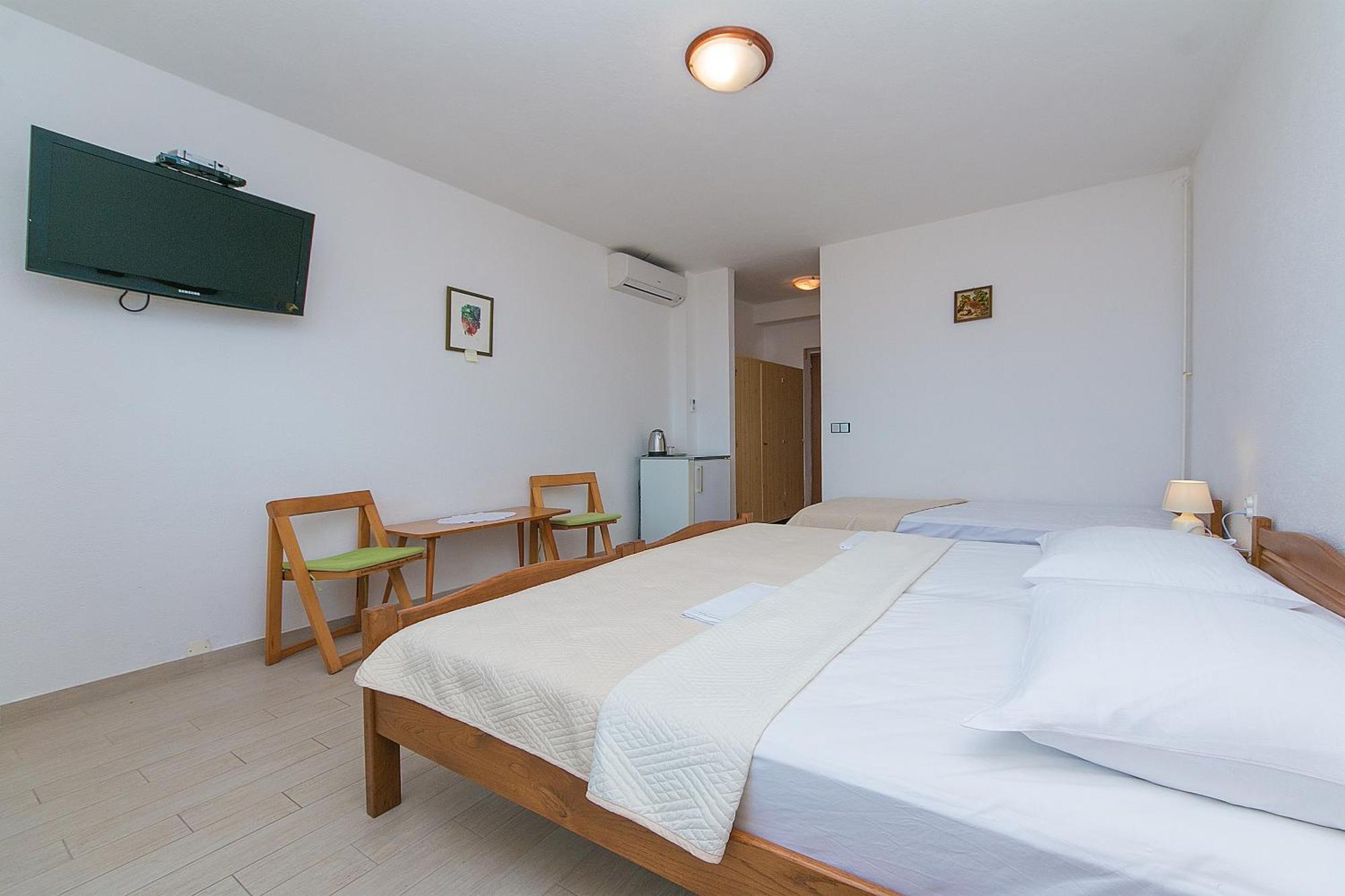 Apartments And Rooms By The Sea Brela, Makarska - 2752 Oda fotoğraf