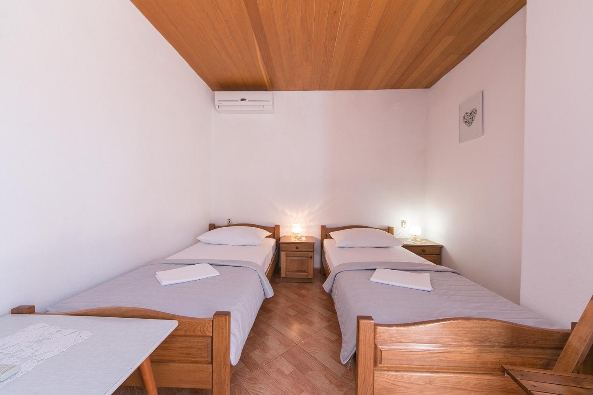 Apartments And Rooms By The Sea Brela, Makarska - 2752 Dış mekan fotoğraf