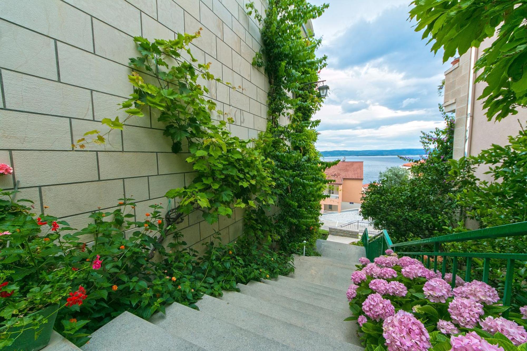Apartments And Rooms By The Sea Brela, Makarska - 2752 Dış mekan fotoğraf