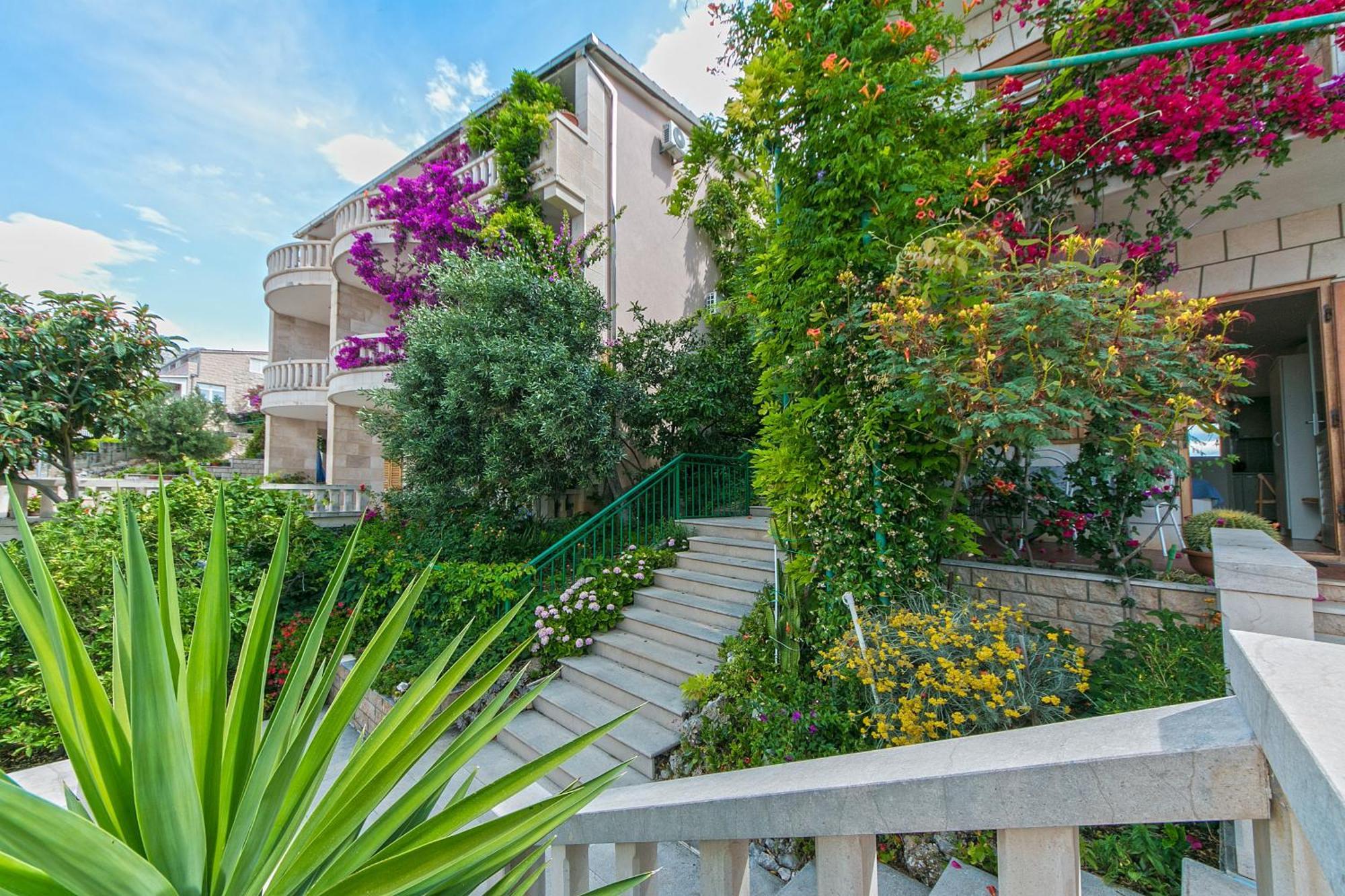 Apartments And Rooms By The Sea Brela, Makarska - 2752 Dış mekan fotoğraf